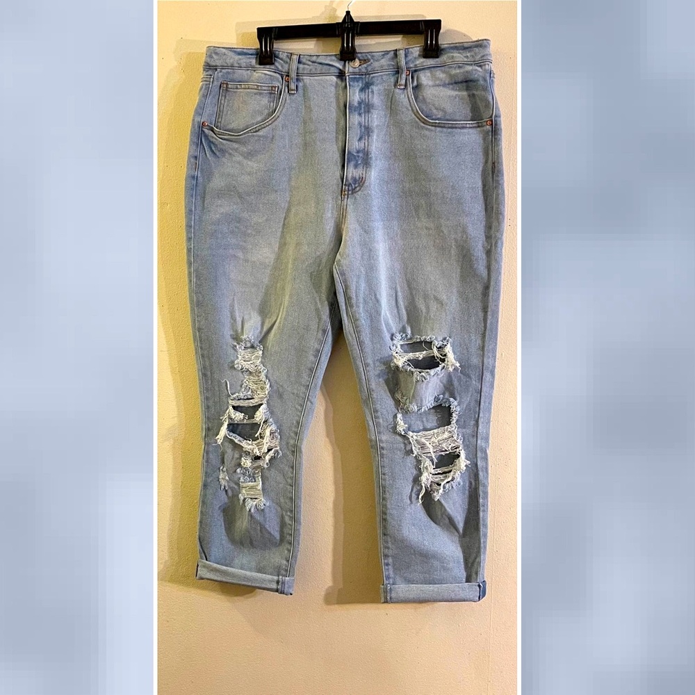 Distressed High Rise Jeans - Picture 2 of 9